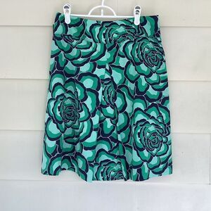 Ann Taylor size 8 lined green skirt.  0243